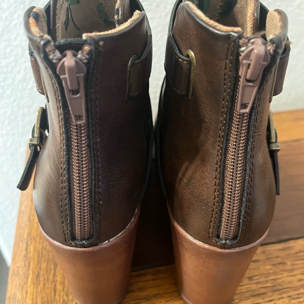 boc Women's Briley Inside Zipper Comfort Bootie Size 8M - Picture 5 of 13
